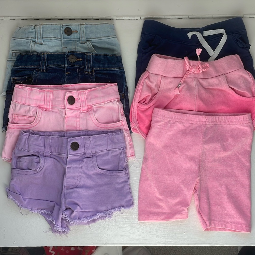7 pairs of 2T shorts. 4 Jean  shorts, 2 cotton and 1 biker/spandex. Mixed colors
